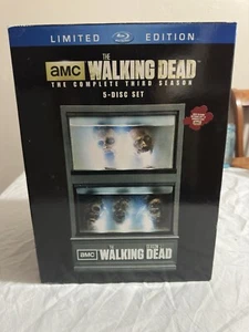 The Walking Dead Season 3 Limited Edition Blu Ray 5 Disc & Zombie Head Fish Tank - Picture 1 of 8