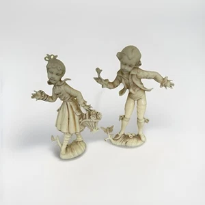 Estatuillas Depositato Italia 5 1/4"" blancas, de plástico, vintage firmadas Italia - Imagen 1 de 4