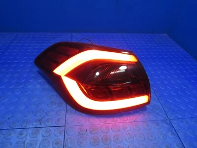 Luz trasera LED exterior lado izquierdo conductor hatchback Kia Forte5 14-18 3329 Foto 1 de 4