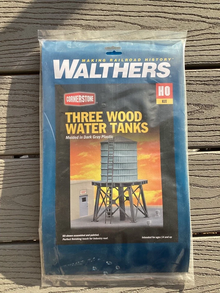 Walthers Wood Water Tanks 933-3507 (actual )
