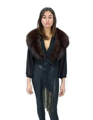 Estola de piel de zorro marrón con cintas decorada con lentejuelas forradas con tela a cuadros Foto 1 de 3