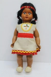 Vintage Indianer Indianer Puppe Kunststoff 11" mit Perlen Kleid & Stirnband - Bild 1 von 4