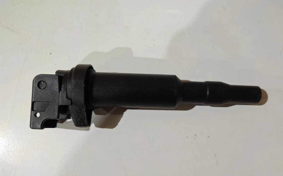 Genuine Bosch 0221504464 Ignition Coil Fits BMW 1/3/5/6/7/X3/X5 Series - Image 1 of 3