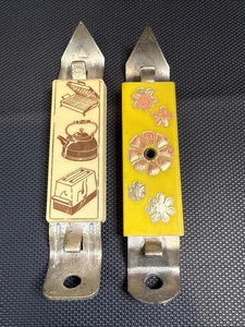 VINTAGE RETRO YELLOW DAISY & TAN Appliance MAGNETIC BOTTLE CAN OPENER MCM - Picture 1 of 3