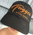 Trigger Action Sports Czarna regulowana czapka z daszkiem 