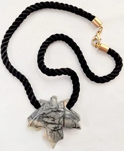 VINTAGE - CARVED LEAF STONE NECKLACE -  UNIQUE !! - Picture 1 of 5