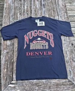 Vintage neu mit Etikett Nutmeg Lee Sports 1996 Denver Nuggets T-Shirt Large Basketball SIEHE FOTO - Bild 1 von 16