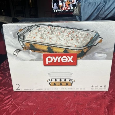 New Pyrex 2 piece Serveware 13 x 9 Christmas Tree Holiday - Image 1 of 3