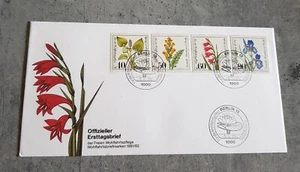 BERLIN OFFIZIELLER ERSTTAGSBRIEF FLOWERS WITH BEAUTIFUL CANCELLED - Picture 1 of 2