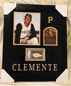 Roberto Clemente Signed 19x23 Custom Framed Cut Display (PSA Authenticated) - Picture 1 of 5