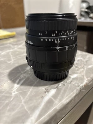 Зум-объектив Sigma 28-70 мм f/2.8-4 UC с ручной фокусировкой для крепления Canon ДЕФЕКТНЫЕ ДЕТАЛИ - Изображение 1 из 4