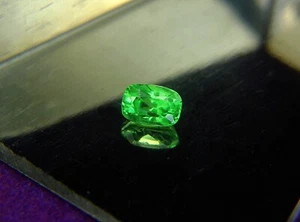 Beautiful 1.075ct Green Tsavorite Garne cushion 100% Natural Gemstone - Picture 1 of 2