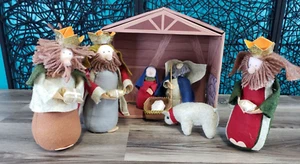 Felt MATERIAL Nativity 8 PIECE Set 7 FIGURES CARDBOARD Stable - Picture 1 of 13