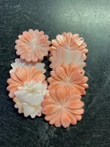 8 Pink Mother of Pearl Carved Flower Pendants 30 mm Sweet Pendants - Picture 1 of 2
