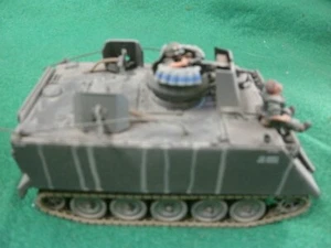 Corgi Unsung Heros M113 Ejército de Estados Unidos Vietnam 1/43 Diecast #51101 Modificado con tripulación - Imagen 1 de 4