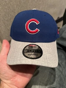 CAPPELLO CHICAGO CUBS 9FORTY STRAPBACK NEW ERA - NUOVO CON ETICHETTE - Foto 1 di 6