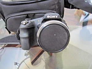 SONY CYBER-SHOT DSC-HX-200V 18.2 MEGAPIXEL 30X ZOOM IN BAG HIGH TECH WORKS GREAT - Picture 1 of 8