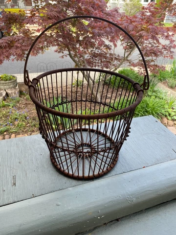Vintage Clam Oyster Fishing Egg or Decor Wire Metal Basket Rusty Cover