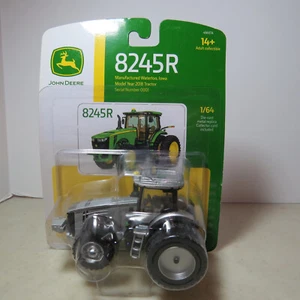 Trattore Ertl John Deere 8245R Argento 100° Anni di JD Trk 1/64 JD-45667A-7HC-P2 - Foto 1 di 6