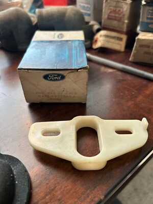 1974-1978 NOS Ford Mustang II Ghia Mach 1 King Cobra дверь окно верхняя направляющая - Изображение 1 из 2