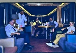 Seltener reicher Familienzug Eisenbahn Speisewagen Coca-Cola um 1971 35mm Dia - Bild 1 von 3