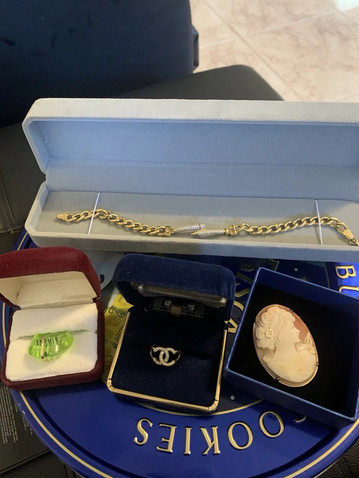 27.6 grams  fine yellow gold 18k RARE Collactian  NOT scrap - Image 1 of 4