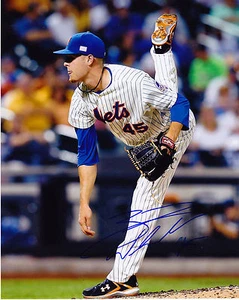ZACK WHEELER  NEW YORK METS    ACTION SIGNED 8x10 - Picture 1 of 1