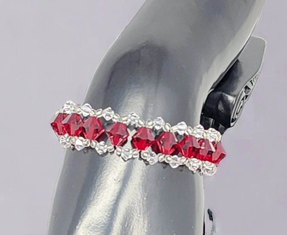Pulsera de cuentas color granate hecha con cristales de Swarovski 💎 6,5" Foto 1 de 4