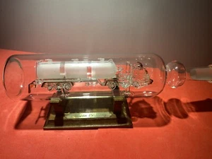 ¡Camión cisterna! (En una botella)- Vidrio soplado artístico con soporte de madera / ¡INCREÍBLE! - Imagen 1 de 7