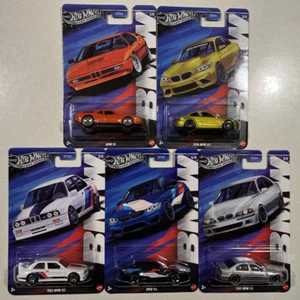 NUOVO 2025 Hot Wheels Serie Argento BMW Set Completo 5 M1, M2, M3, M4, M5 - Foto 1 di 2