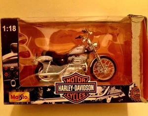 1999 Harley Davidson die cast motorcycles Series 6 1:18 1200 Sportster Custom - Picture 1 of 4