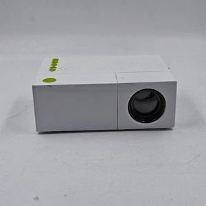 Compact LCD LED Projector 12V 2A - Working, Scratches, No Extras - Zdjęcie 1 z 10