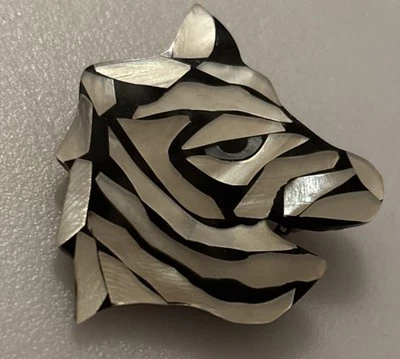 ✨Vintage Lee Sands Brooch  Zebra in Resin and Abalone With  Blue Eye 1.5"🦓✨ - Image 1 of 4
