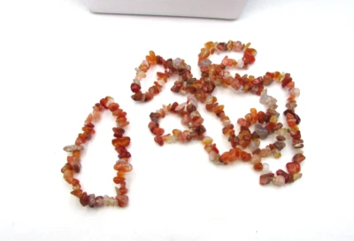 COLLAR TRITURADO 3-10mm AGATA ROJA CHIP 26" con PULSERA ELÁSTICA A JUEGO NUEVO SIN ETIQUETAS JB19 Foto 1 de 4