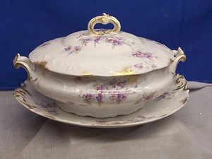 BERNARDAUD - (D&Co.) COV. Ciotola per verdure lavanda e fiori gialli smerlati - Foto 1 di 9
