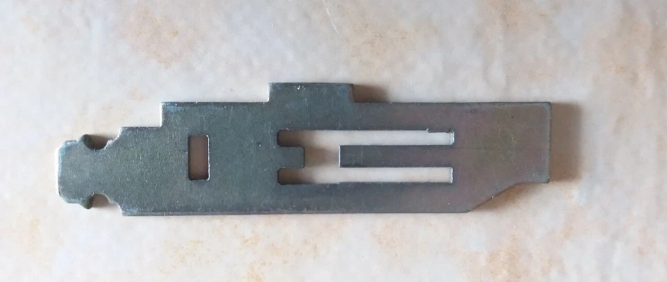 Tonbandgerät Tesla B5/B56 Blechteil unverbaut  Maße: 5,6x1,5 cm - Bild 1 von 1