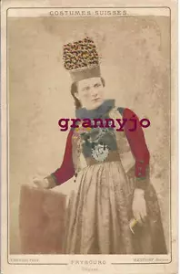 Fotografía de gabinete de Suiza de 1890 por T Richard. # 22 Disfraz de distrito de Frybourg - Imagen 1 de 2