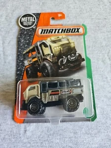 2017 Matchbox TRAVEL TRACKER Tan 96/125 GREAT CARD Explorers - Picture 1 of 4