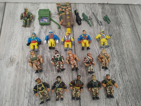 Vintage Muscle Men Military Mini Action Figures mixed Lot (16) & Weapons Tank Cover