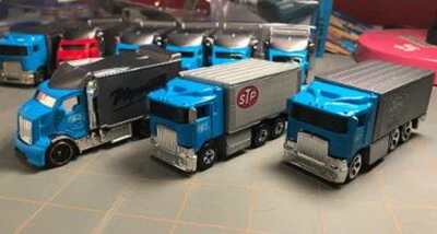 3 camiones de carretera Richard Petty STP, Plymouth y Ford personalizados de Petty Hot Wheels 3 Foto 1 de 4