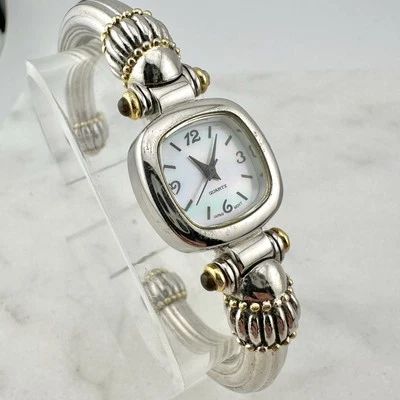 Reloj Avon Mujer 22mm Dorado Tono Plata Blanco Ovalado Esfera MOP Puño Abierto Batería Nueva Foto 1 de 4