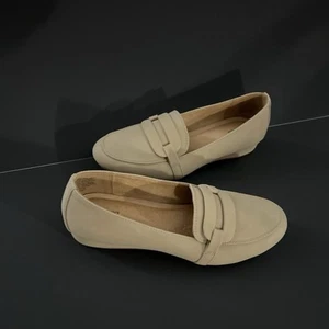 Women’s Size 8.5 Loafers Beige CROFT & BARROW Faux Leather Slip On Shoes - Picture 1 of 11