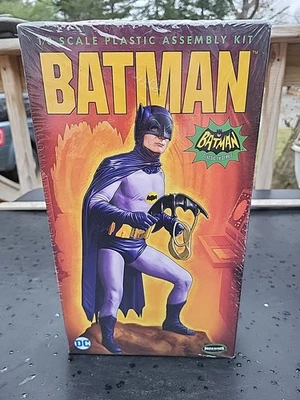 Nuevo en caja -Moebius Batman Modelo 10" de alto con despacho de roca de cueva de murciélago Foto 1 de 4
