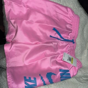 Bañador Nike Breaker para hombre (talla pequeña) nuevo con etiquetas precio de venta sugerido por el fabricante 66 USD - Imagen 1 de 4
