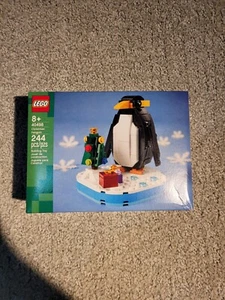 LEGO Christmas Penguin (40498) - Picture 1 of 2