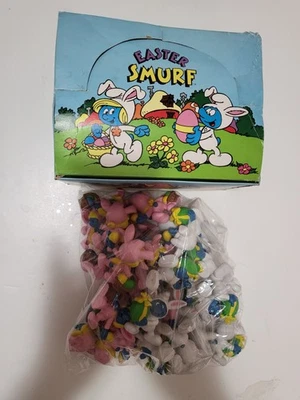 РЕДКИЕ пасхальные фигурки смурфов и смурфетт из ПВХ витрина магазина со смурфиками винтаж - Изображение 1 из 4