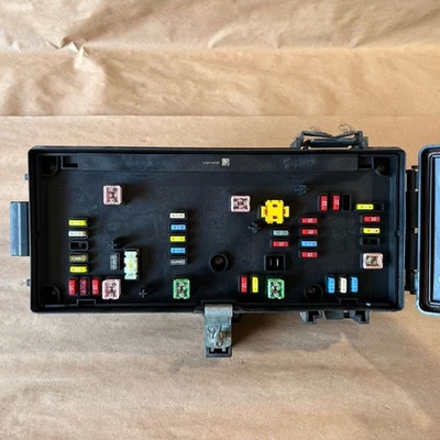 06 Dodge Ram 1500 Fuse Relay Box Integrated Power Module TIPM P56049889AI - Image 1 of 4
