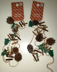 2 NUEVAS GUIRNALDAS DE PIÑA DE NAVIDAD NUEVAS CON ETIQUETAS DECORACIÓN DE ADORNOS DE ÁRBOL DE MADERA 66 PULGADAS APROX. - Imagen 1 de 1