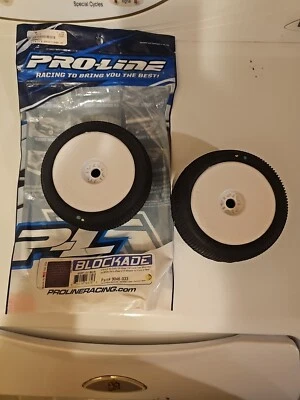 Proline 9046-033 Blockade Tires For 1:8 Truck. And Holeshot #9033 - Image 1 of 4