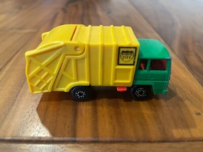 VINTAGE 1979 MATCHBOX SUPERFAST No. 36 REFUSE GARBAGE TRUCK MADE IN CHINA - Image 1 of 4